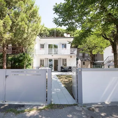 Halaveli Llido Degli Estensi