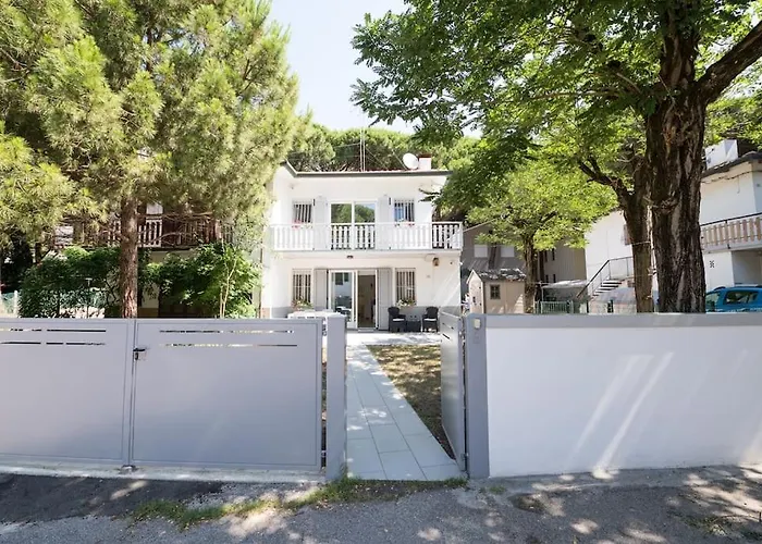 Halaveli Llido Degli Estensi