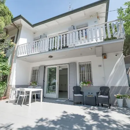 Halaveli Holiday home Llido Degli Estensi