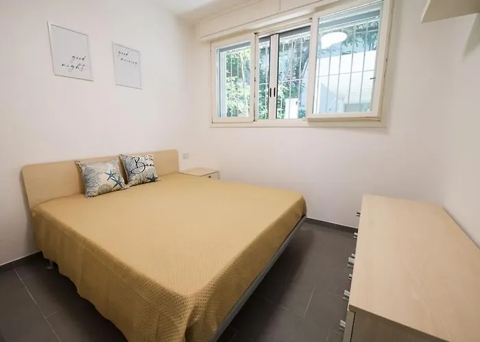 Halaveli Holiday home *